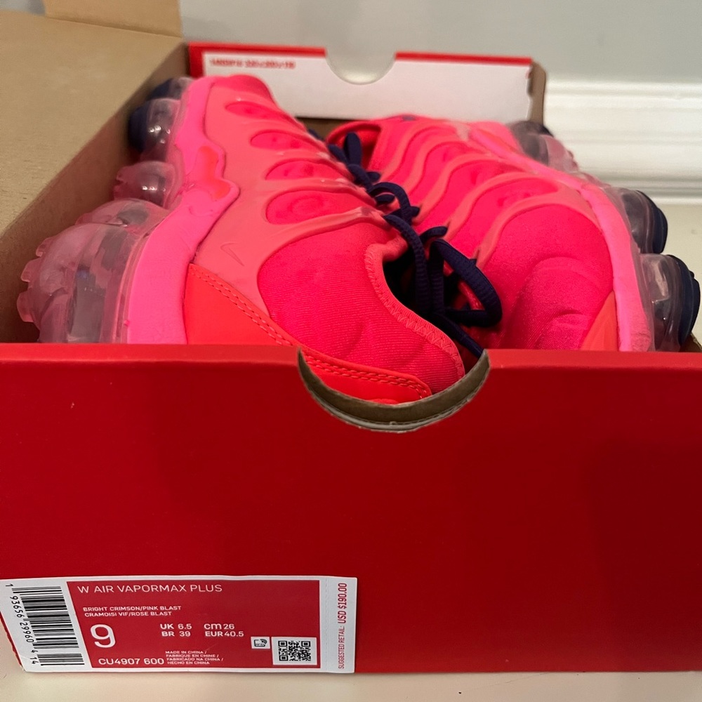 WMNS pink vapor max plus SIZE 9